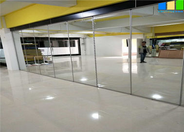 Spiegel-schalldichte bewegliche Oberflächenplatten-faltende Trennwand für Turnhallen-Tanz-Raum